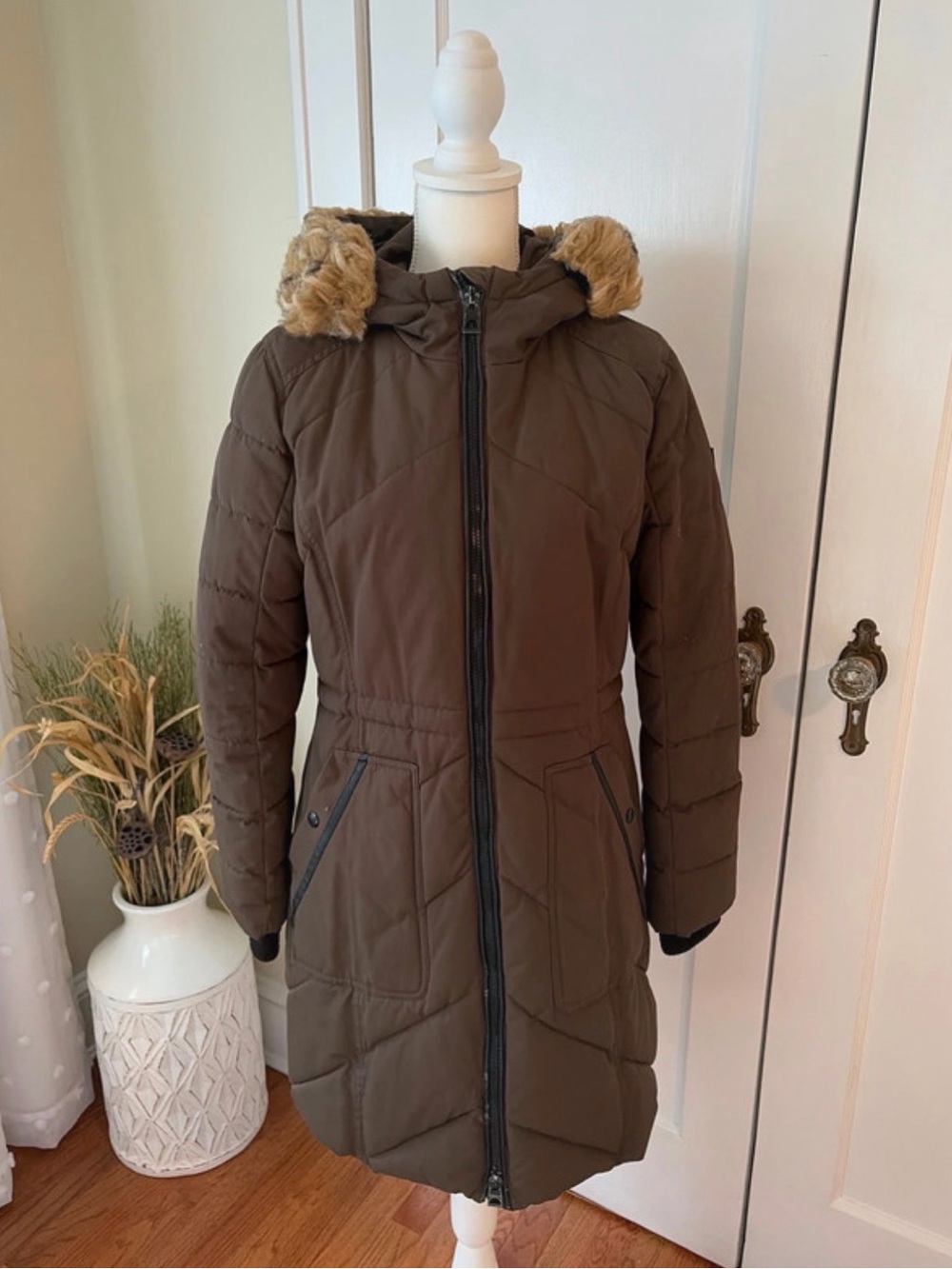 GUESS Women’s Long Brown Puffer Coat Faux Fur Hood